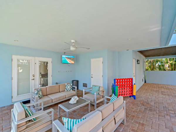Luxurious Beach Getaway on Anna Maria Island Steps to Beach